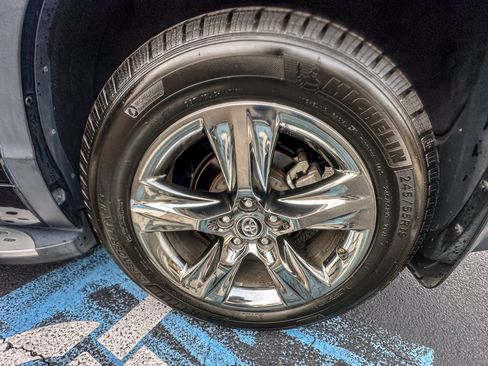 Used 2017 Toyota Highlander Limited Platinum image 27