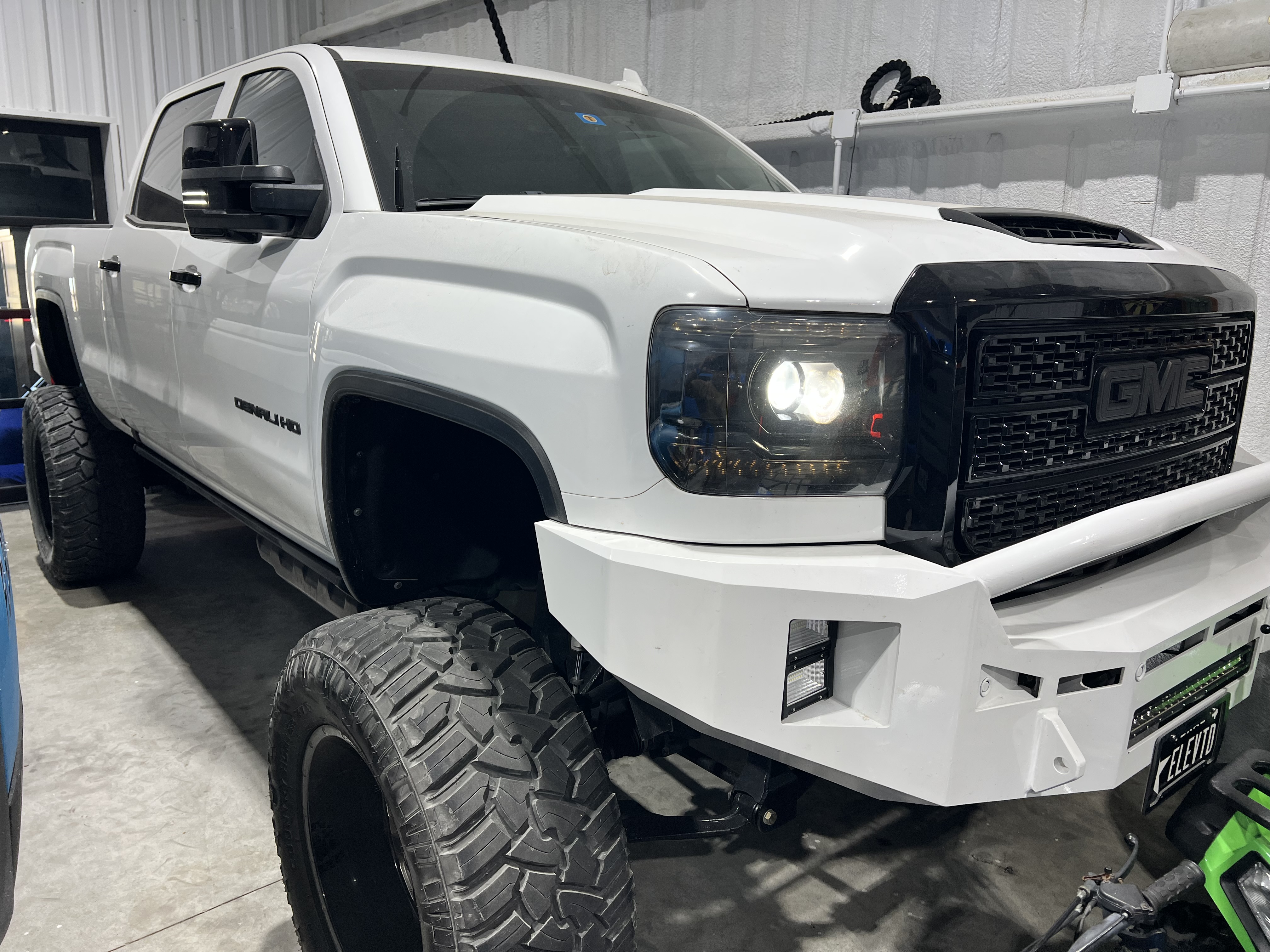 Used 2019 GMC Sierra 2500 Denali w/ Duramax Plus Package AWD/4WD image 12