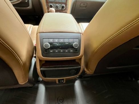 Used 2017 Buick Enclave Premium w/ Experience Buick Package FWD image 19