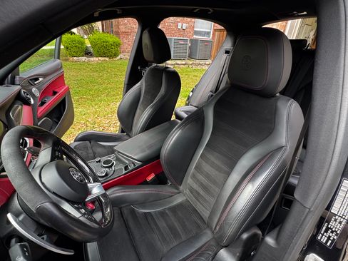 Used 2018 Alfa Romeo Stelvio Quadrifoglio w/ Driver Assist Dynamic Package image 12