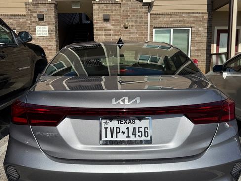 Used 2024 Kia Forte LXS w/ LXS Technology Package image 2