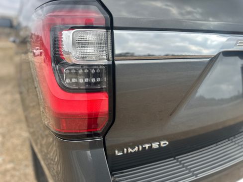 Used 2018 Ford Expedition Limited w/ Equipment Group 302A image 5