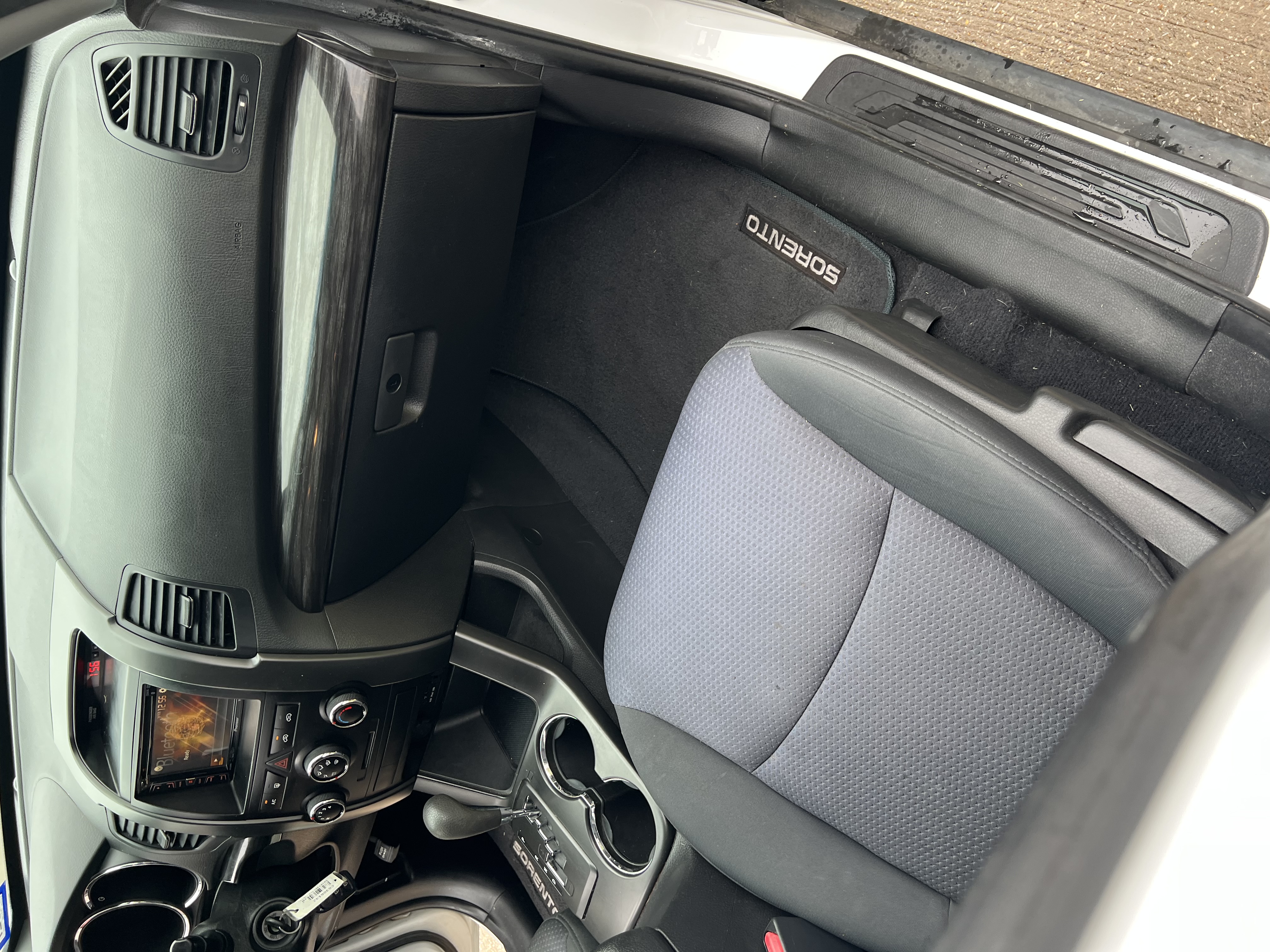 Used 2012 Kia Sorento FWD image 16