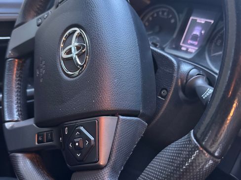 Used 2020 Toyota Tacoma TRD Sport w/ Technology Package image 8