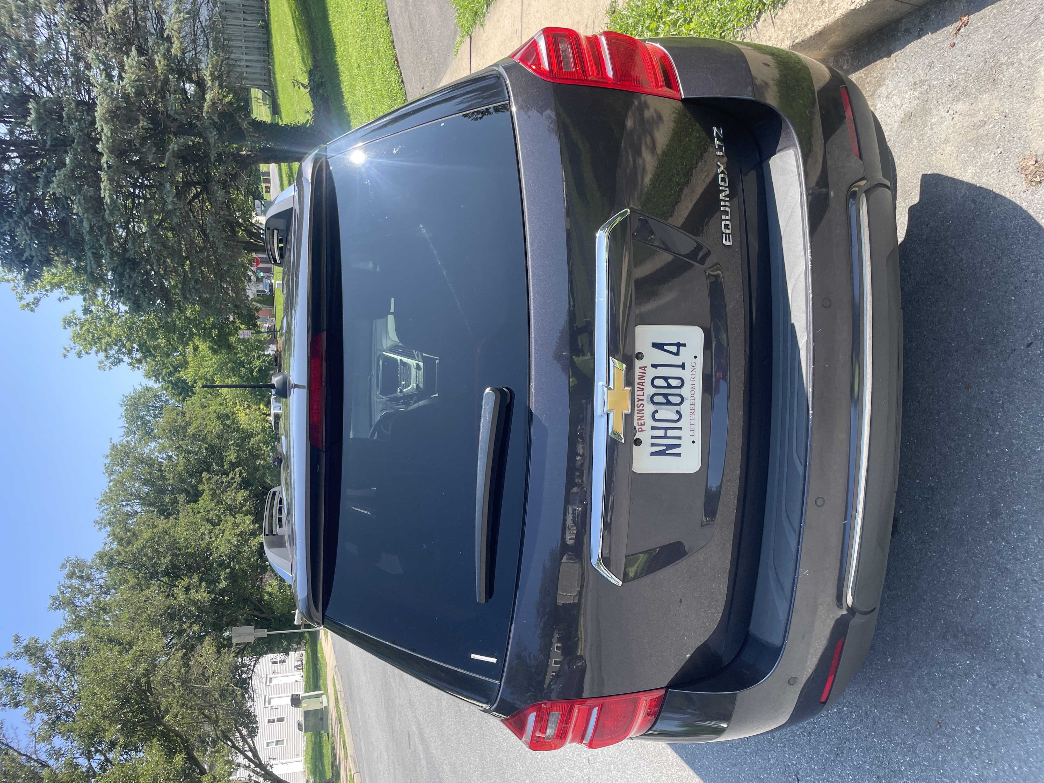 Used 2016 Chevrolet Equinox LTZ w/ Enhanced Convenience Package FWD image 5