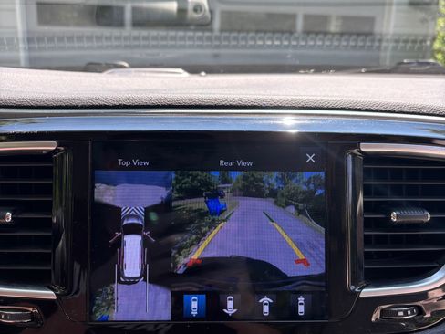 Used 2017 Chrysler Pacifica Platinum FWD image 10