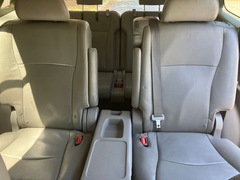 Used 2012 Toyota Highlander SE w/ Tow Pkg AWD/4WD image 16