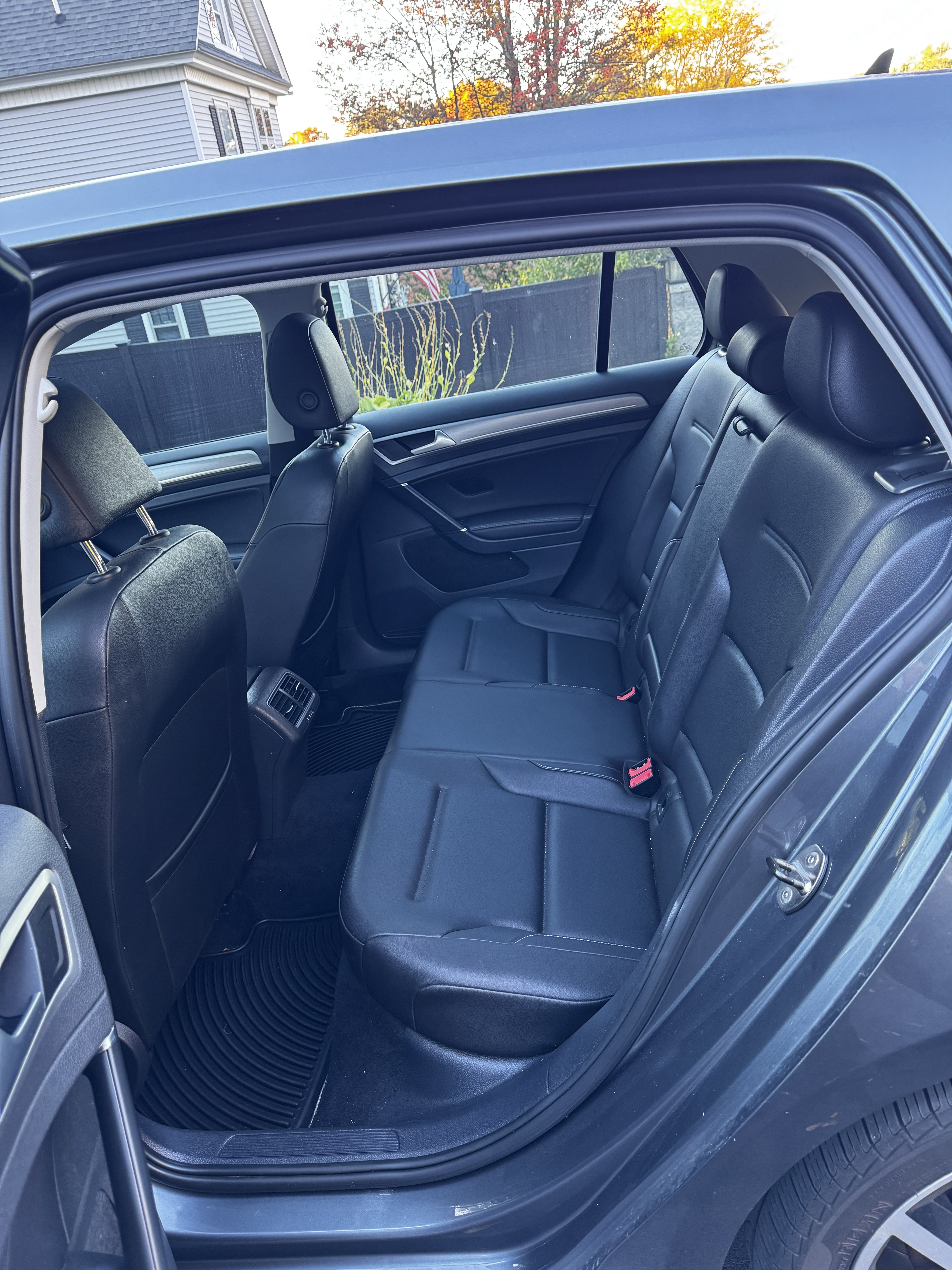 Used 2016 Volkswagen Golf SE w/ Lighting Package FWD image 24