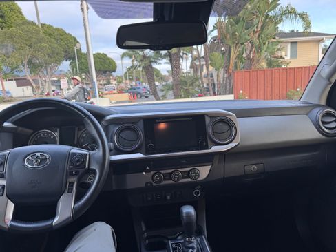 Used 2019 Toyota Tacoma SR5 image 10