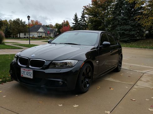 Used 2010 BMW 328i xDrive Sedan image 4