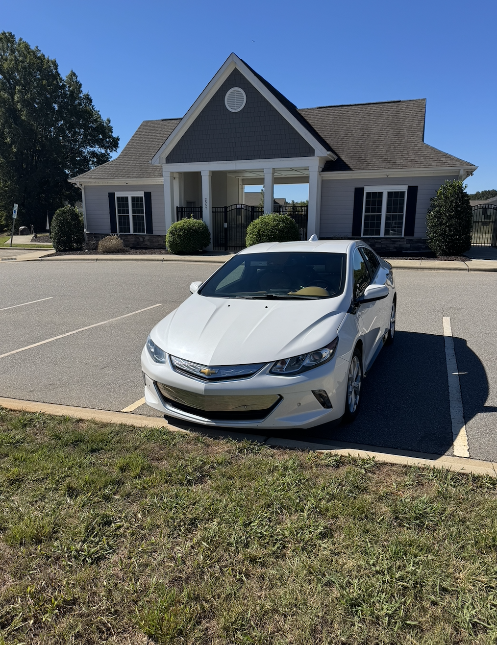 Used 2018 Chevrolet Volt Premier w/ Driver Confidence Package FWD image 1