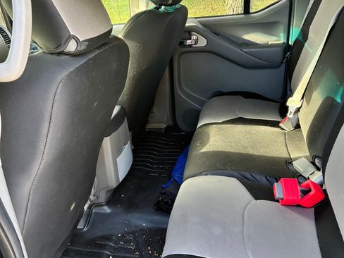 Used 2015 Nissan Frontier SV w/ SV Value Truck Package image 9