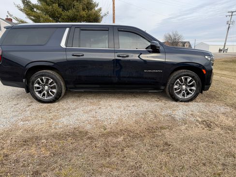 Used 2021 Chevrolet Suburban LS w/ Driver Alert Package image 4