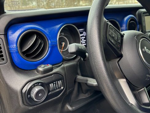 Used 2018 Jeep Wrangler Unlimited Sport image 15