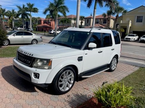 Used 2016 Land Rover LR4 HSE Silver Edition image 4