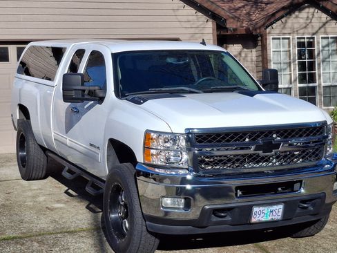 Used 2011 Chevrolet Silverado 3500 LT w/ Interior Plus Package image 2