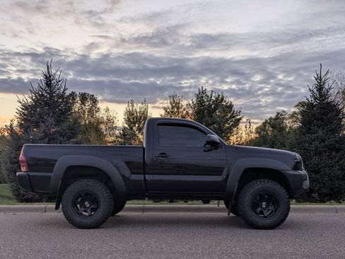 Used 2014 Toyota Tacoma 4x4 Regular Cab image 1