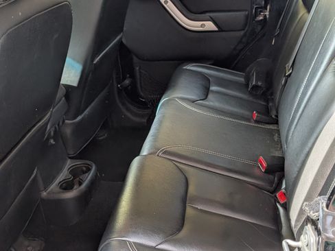 Used 2016 Jeep Wrangler Unlimited Sahara w/ Dual Top Group image 9