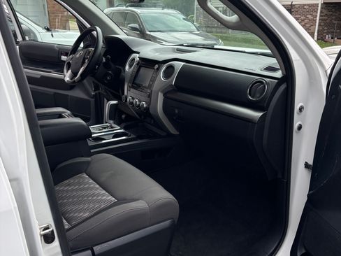 Used 2018 Toyota Tundra SR5 w/ SR5 Upgrade Package AWD/4WD image 18
