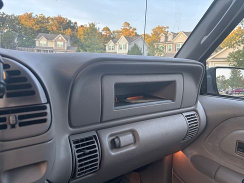 Used 2000 GMC Sierra 3500 2WD Crew Cab w/ SLE Marketing Option Pkg 3 image 12