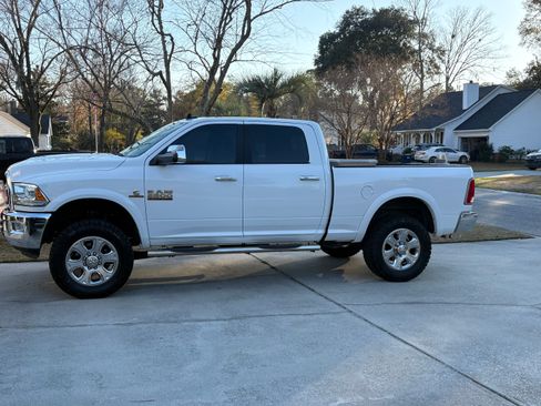 Used 2018 RAM 2500 Laramie image 2