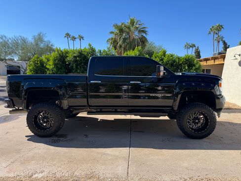 Used 2019 GMC Sierra 2500 Denali w/ Duramax Plus Package AWD/4WD image 1