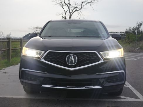 Used 2017 Acura MDX SH-AWD image 2