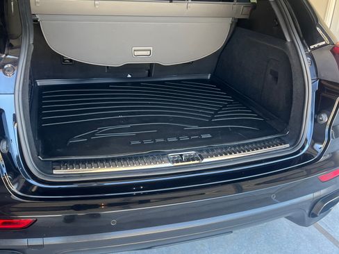 Used 2018 Porsche Cayenne image 1