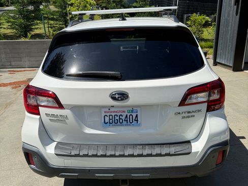 Used 2018 Subaru Outback 3.6R Touring AWD/4WD image 5
