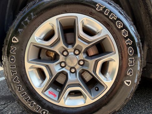 Used 2019 Jeep Cherokee Trailhawk AWD/4WD image 20