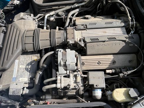 Used 1992 Chevrolet Corvette Coupe RWD image 12