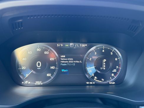 Used 2018 Volvo XC60 T6 R-Design w/ Convenience Package image 11