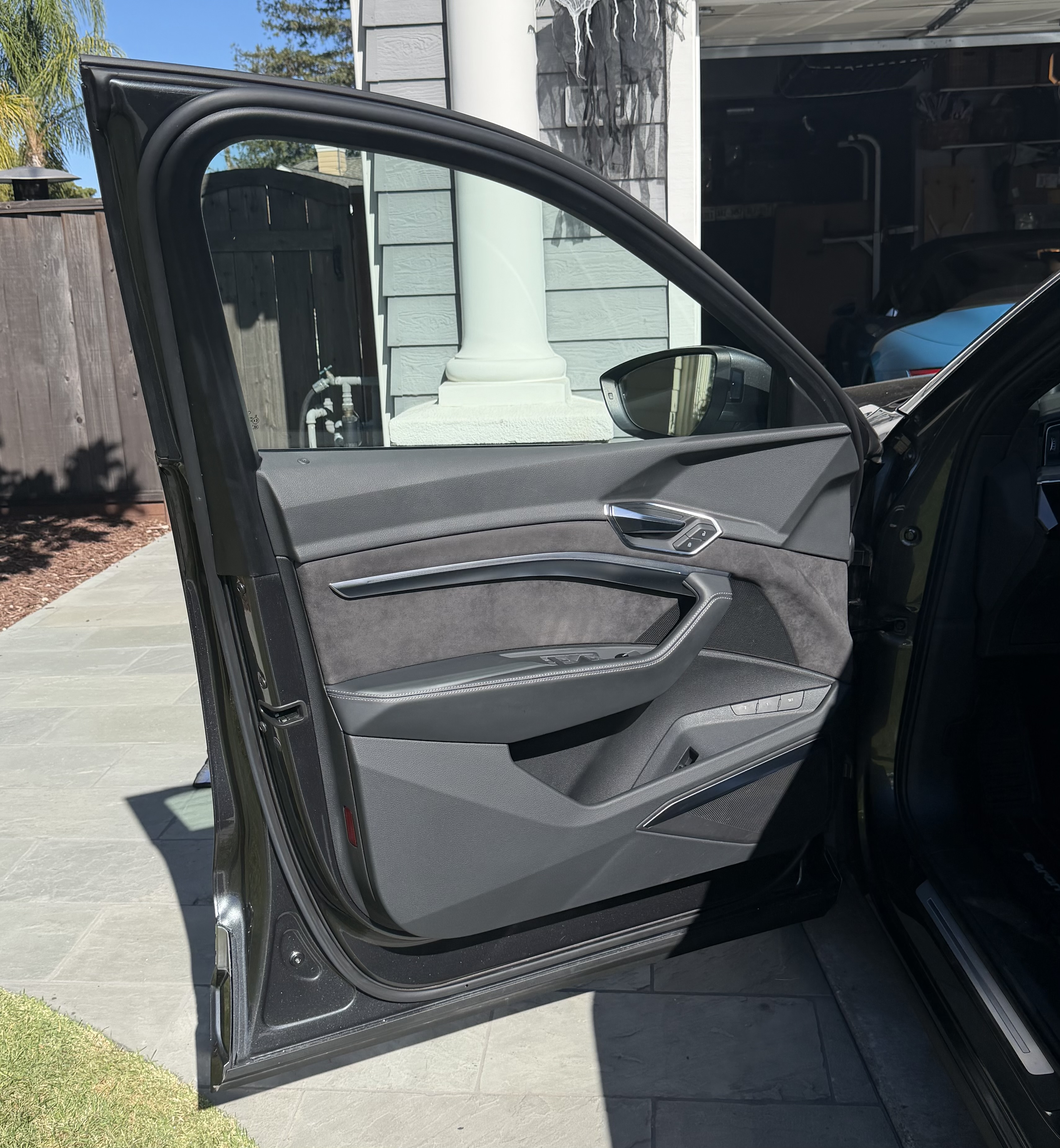 Used 2019 Audi e-tron Prestige w/ Prestige Package AWD/4WD image 13