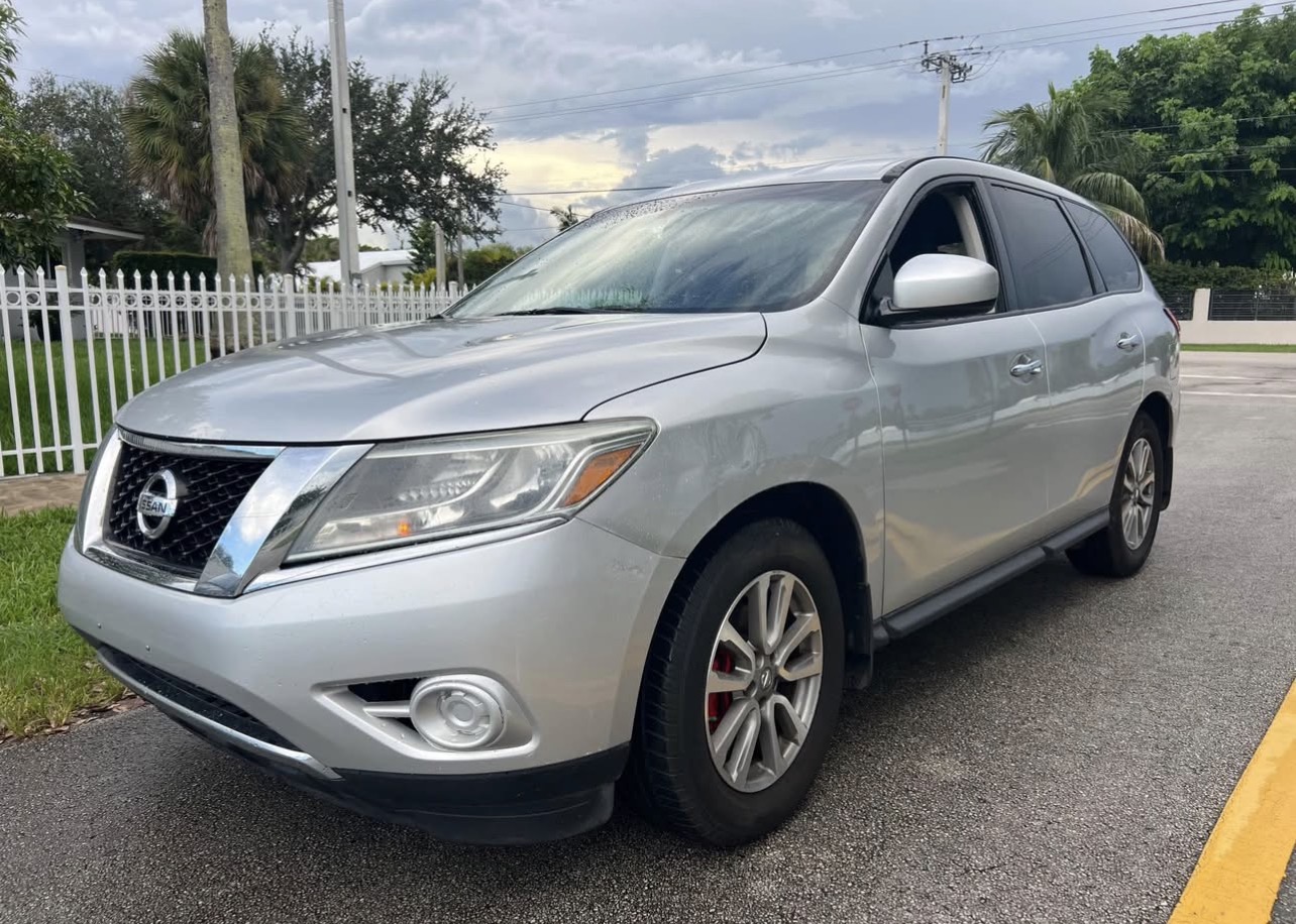 Used 2015 Nissan Pathfinder S FWD image 2