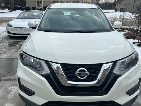 Used 2017 Nissan Rogue S image 1