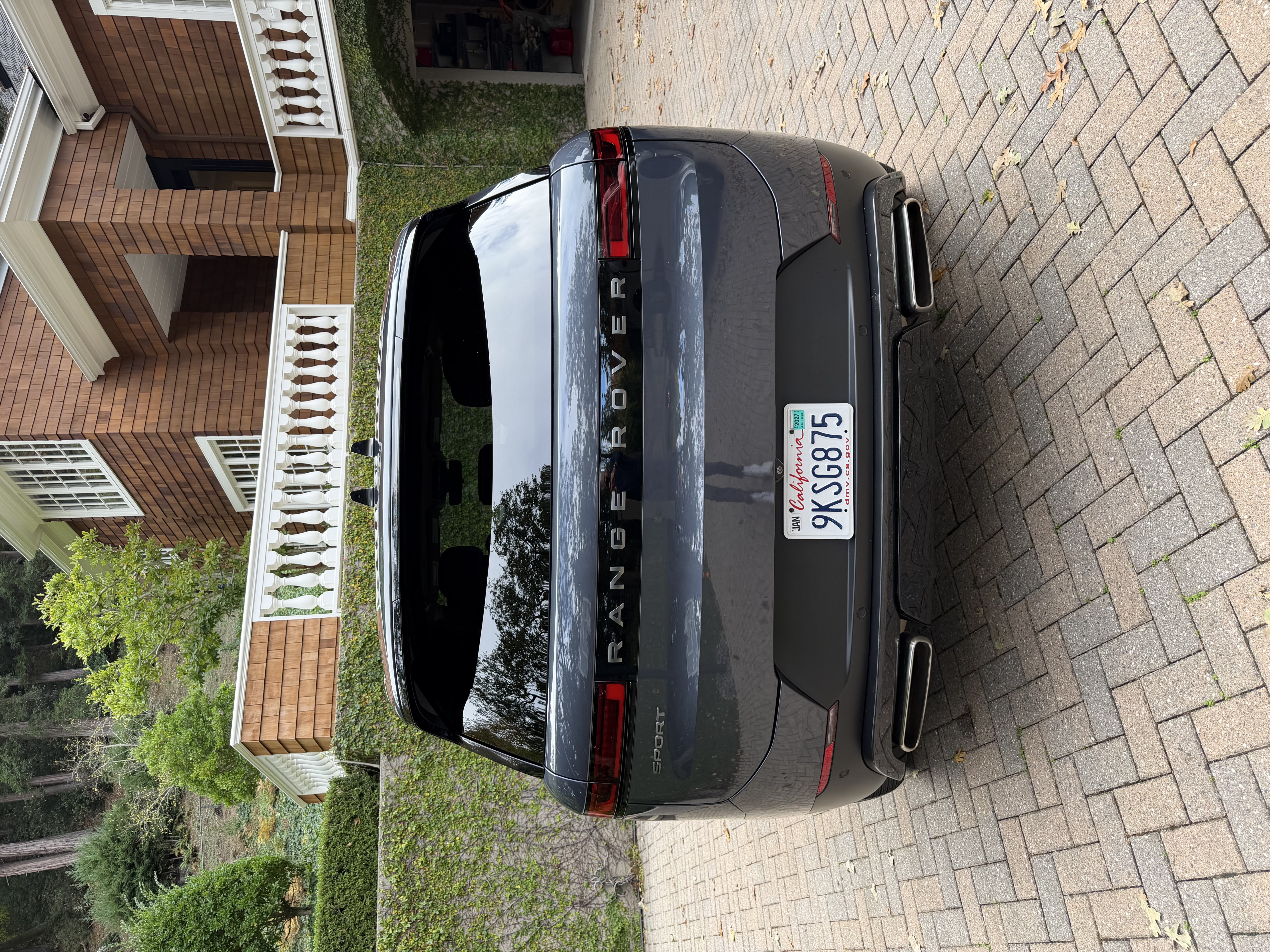 Used 2024 Land Rover Range Rover Sport SE AWD/4WD image 2