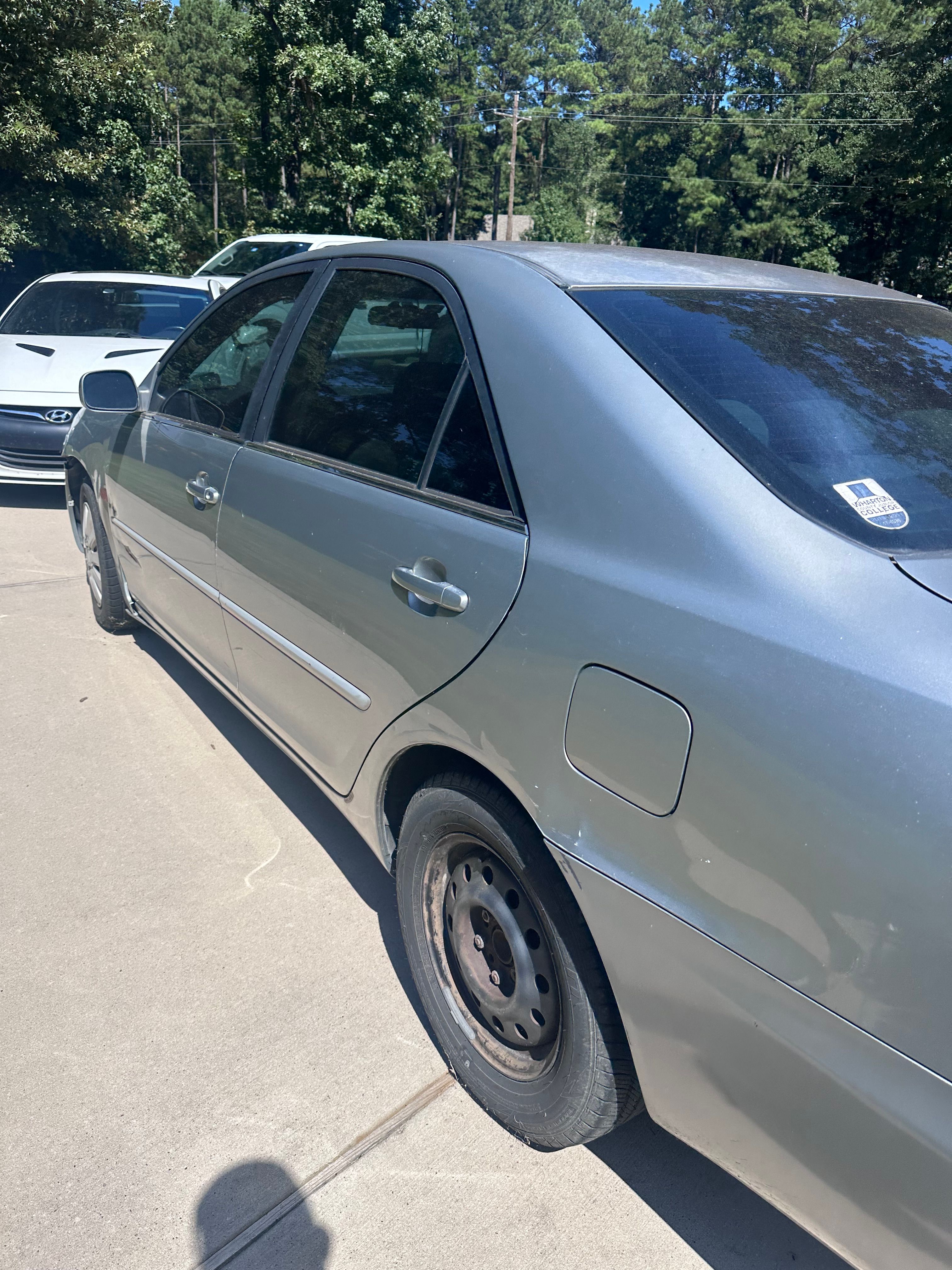 Used 2005 Toyota Camry LE FWD image 2