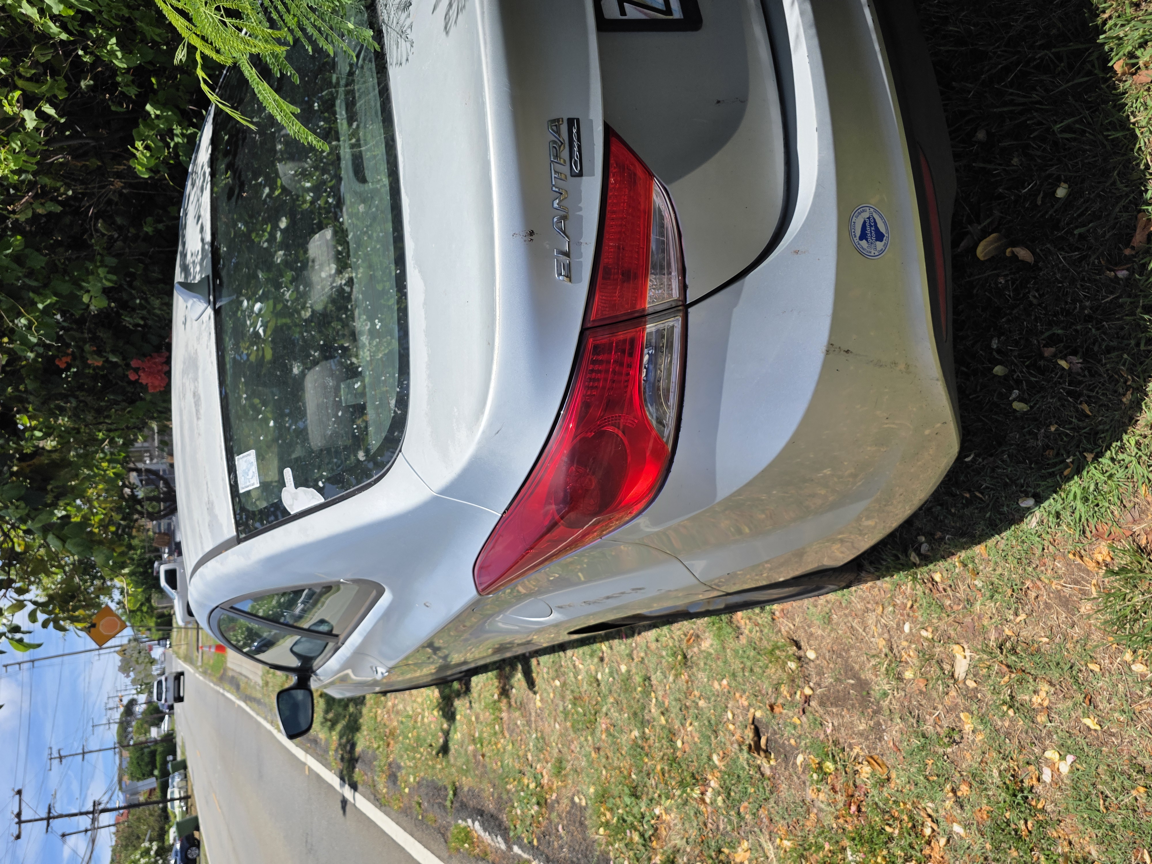 Used 2013 Hyundai Elantra FWD image 2