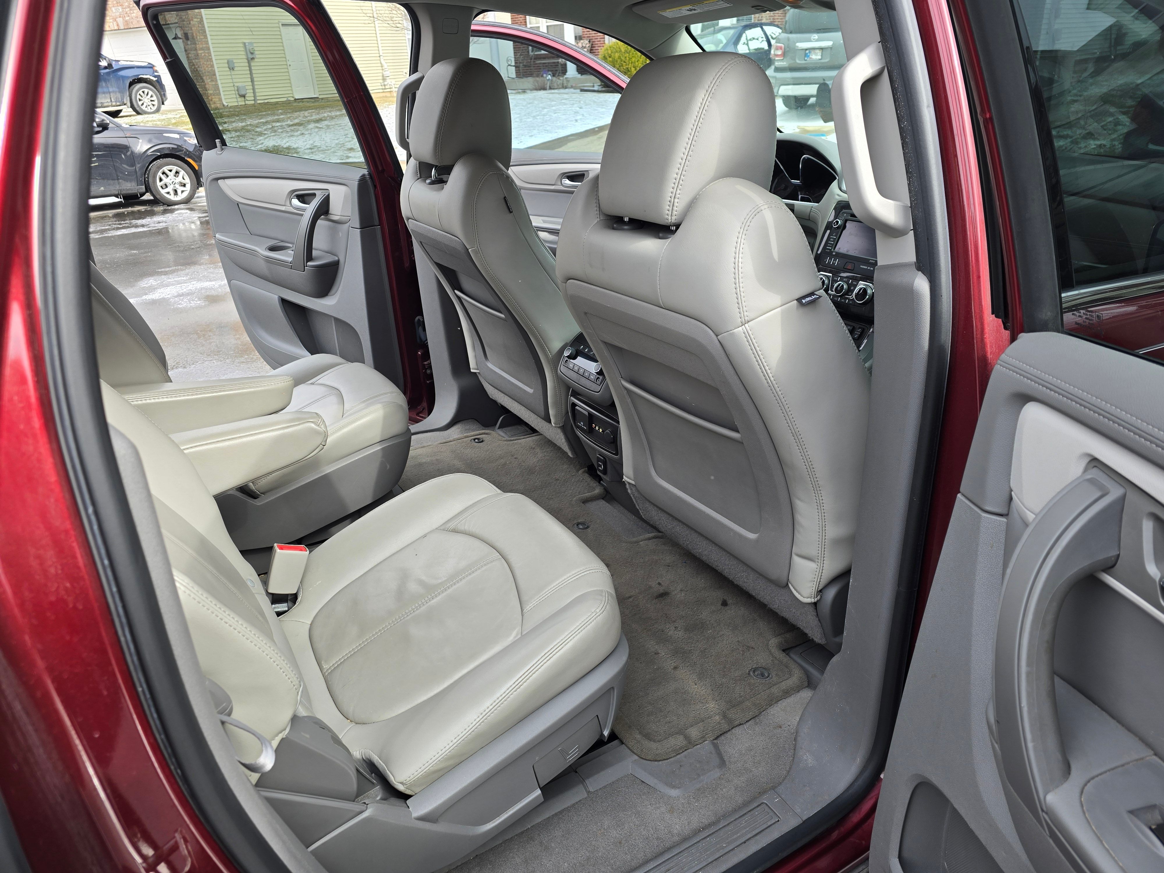 Used 2017 Chevrolet Traverse LT FWD image 12