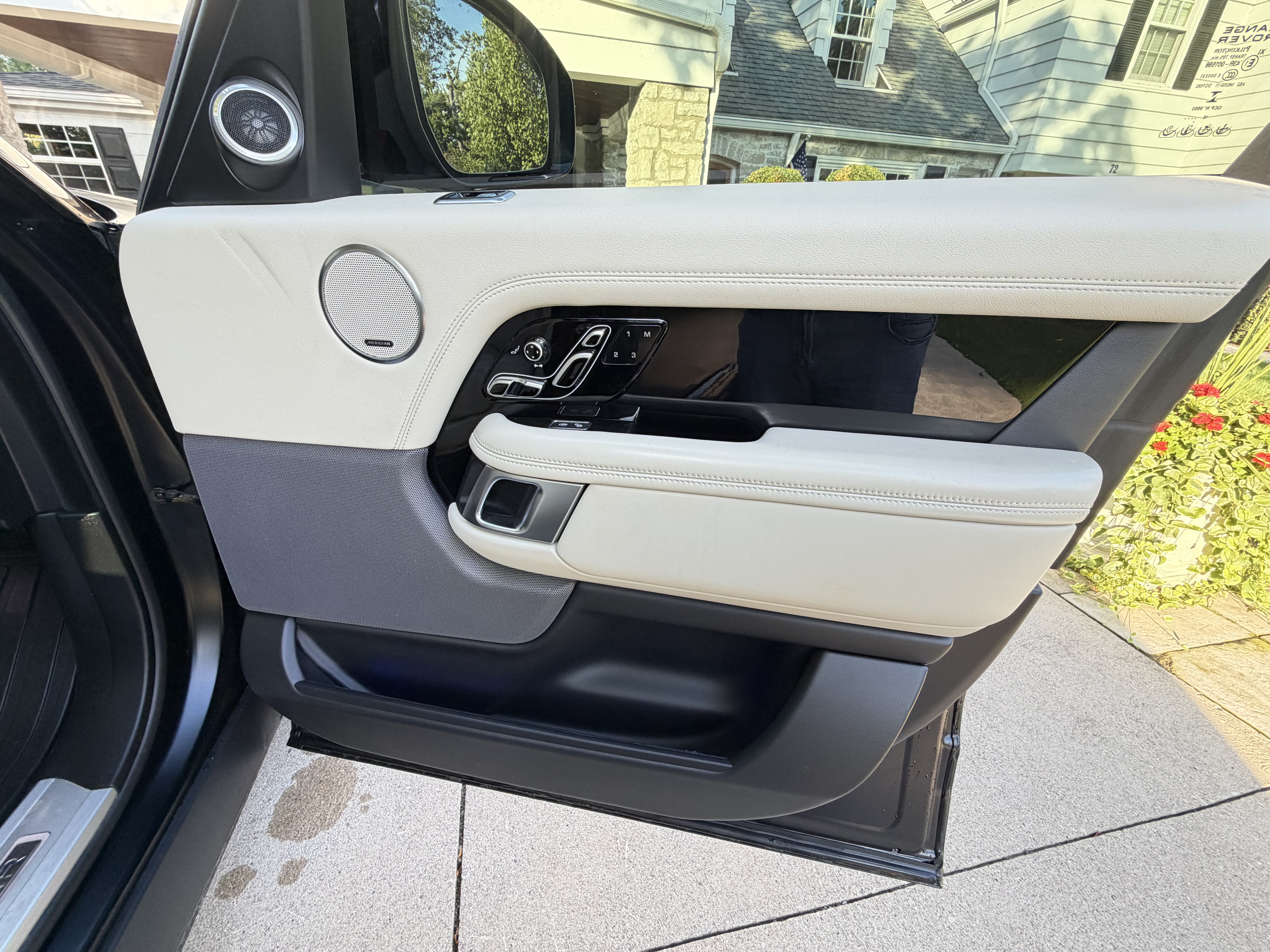 Used 2019 Land Rover Range Rover Long Wheelbase Supercharged AWD/4WD image 8