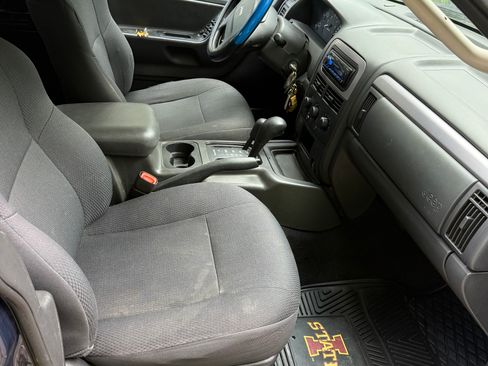 Used 2003 Jeep Grand Cherokee Laredo w/ Convenience Group AWD/4WD image 9