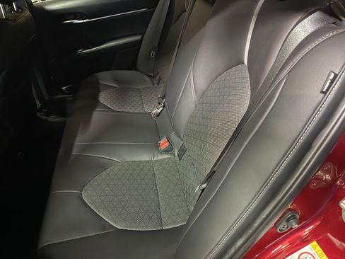 Used 2018 Toyota Camry XSE image 15