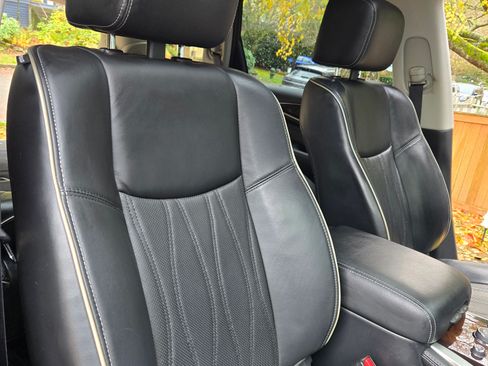 Used 2017 INFINITI QX60 Luxe w/ Deluxe Technology Package image 32