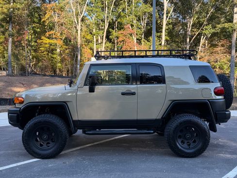 Used 2013 Toyota FJ Cruiser 4WD image 6