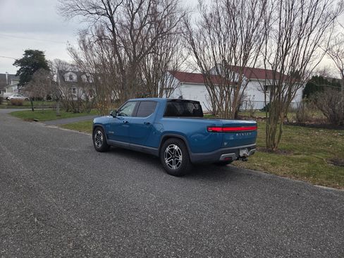 Used 2022 Rivian R1T Adventure image 4