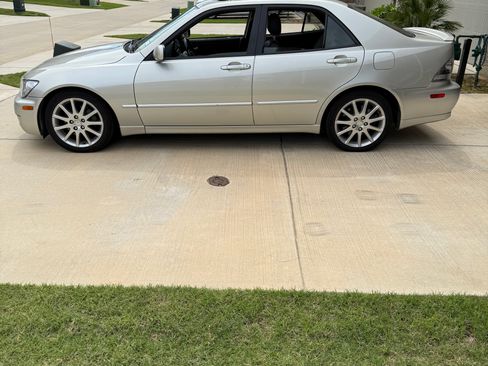 Used 2005 Lexus IS 300 image 5