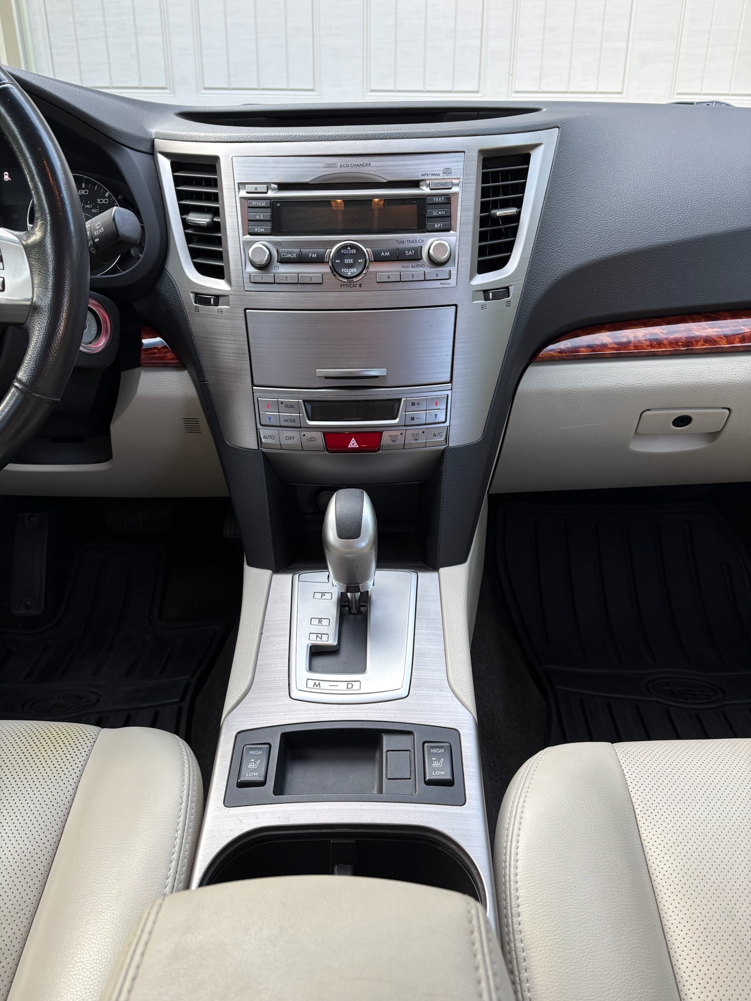 Used 2011 Subaru Outback 2.5i Limited AWD/4WD image 6
