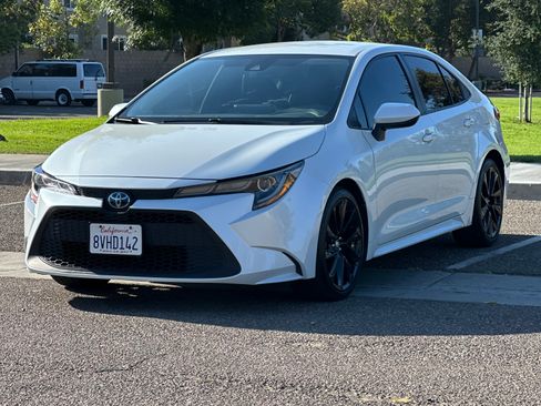 Used 2022 Toyota Corolla LE image 4