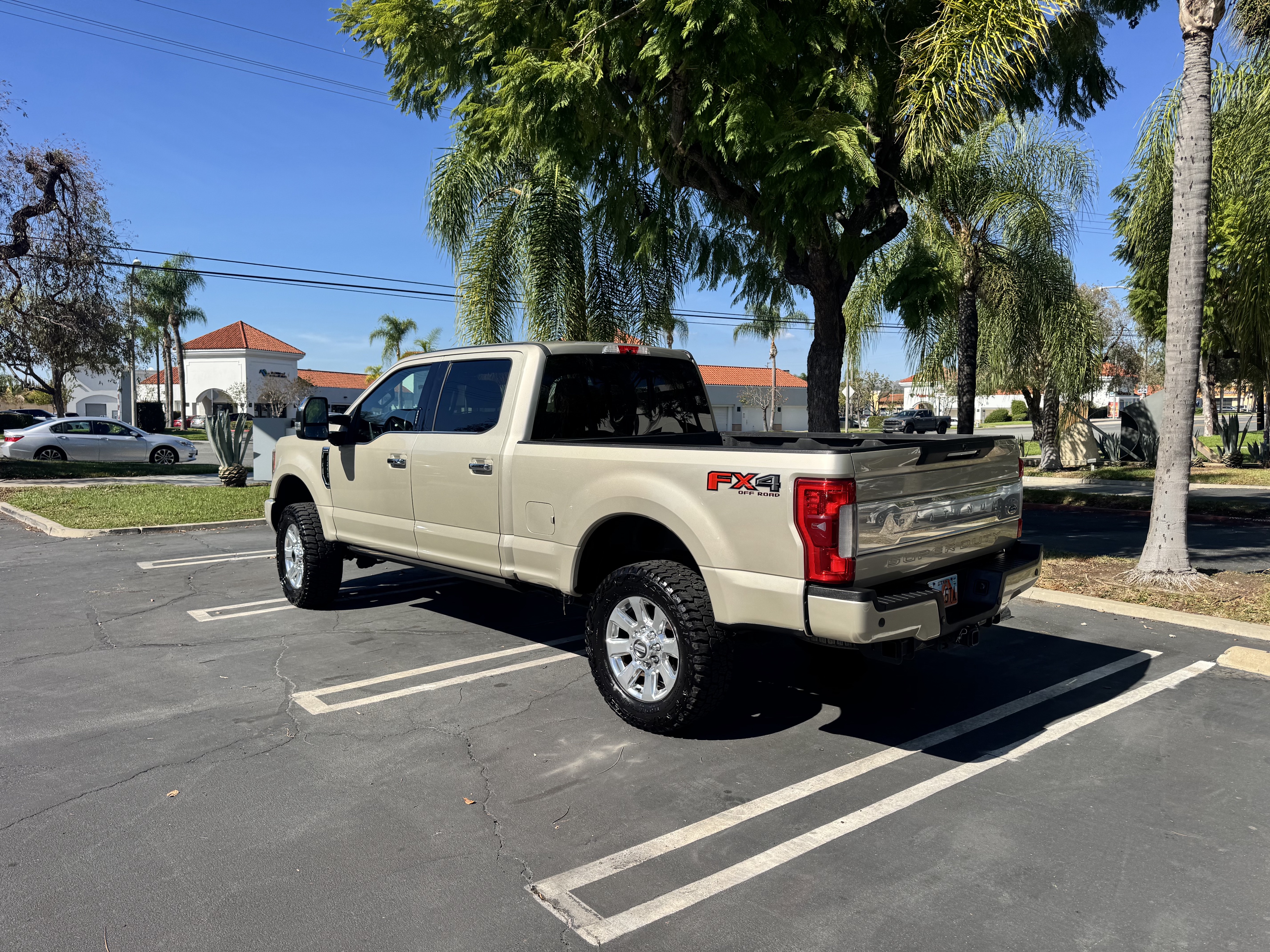 Used 2018 Ford F250 Platinum w/ Platinum Ultimate Package AWD/4WD image 4