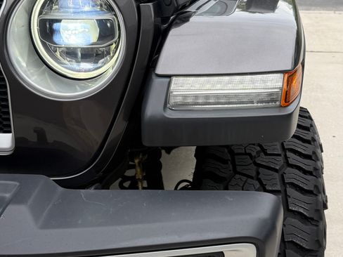 Used 2020 Jeep Wrangler Unlimited Sahara AWD/4WD image 5